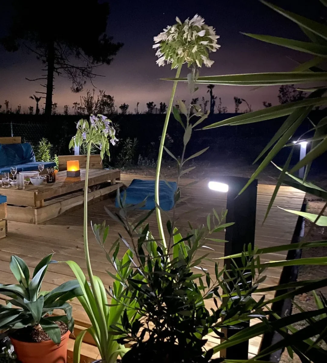 Borne Led Solaire VENUS noire - Détecteur de mouvements - 3 modes d'éclairage 100 à 1000 lumens – Image 9